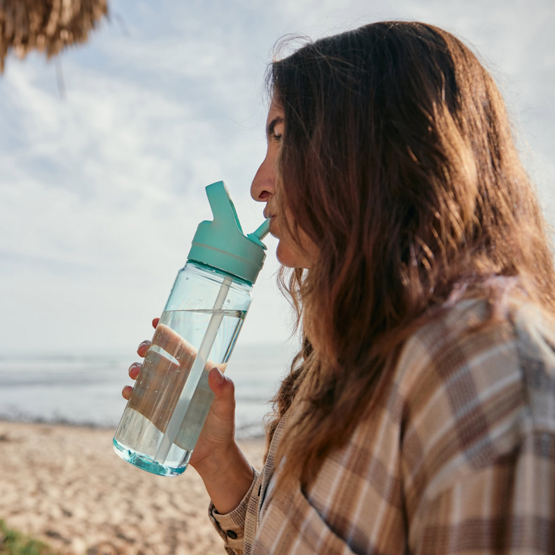 Yonder® 750 mL / 25 oz Water Bottle Pace Purple